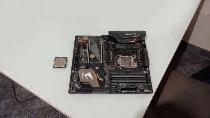 Kit Upgrade: Processador Intel Core i7 8700K + Placa Mãe Aorus Gaming Z320(Impecável)