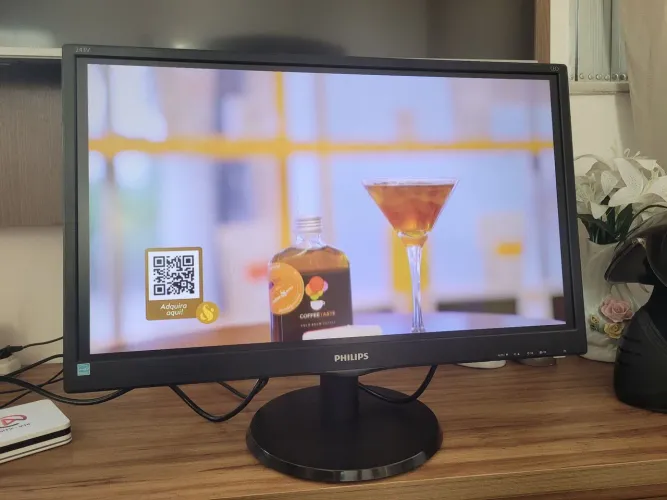 Monitor Philips 24 polegadas com áudio (com um pequeno defeito: uma única linha vertical)