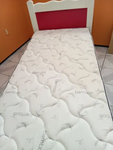 Cama solteiro e colchão