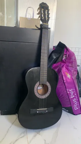 Violão 200$ usado