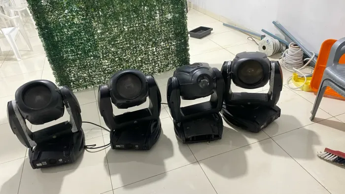 Vendo 4x Moving Head DTS XR8 Wash - Lote R$ 2.500