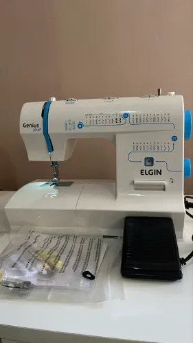 Máquina de Costura Elgin Genius Plus Semi Nova
