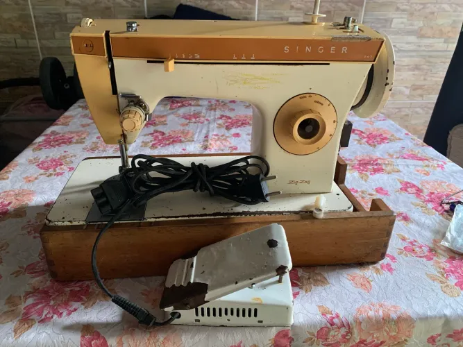Maquina de costura singer zig zag