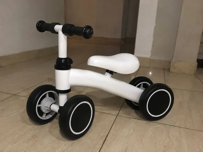 Andador de Equilíbrio Infantil 4 Rodas - Resistente, Seguro e Confortável