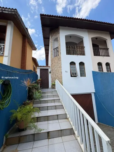 Sobrado para Venda em São Paulo, Jardim Jussara, 5 dormitórios, 1 suíte, 4 banheiros, 4 va