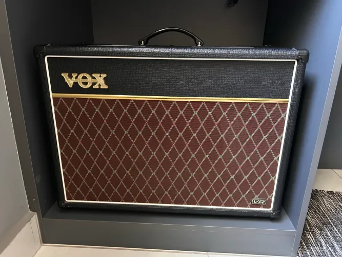 Vox AC15VR - Pré Valvulado (12AX7) - Som Clássico Vox - Excelente Estado