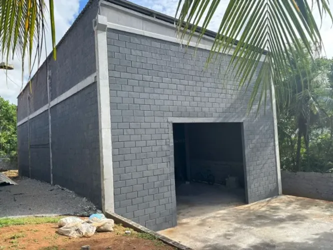 Galpão Novo para Aluguel em Lauro de Freitas - 180m² | Pé Direito Alto | Acesso para Camin