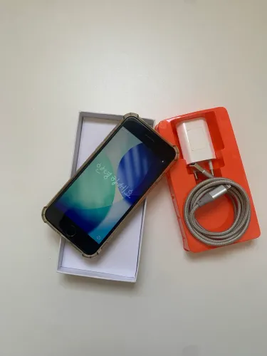 Iphone SE terceira geração usado.