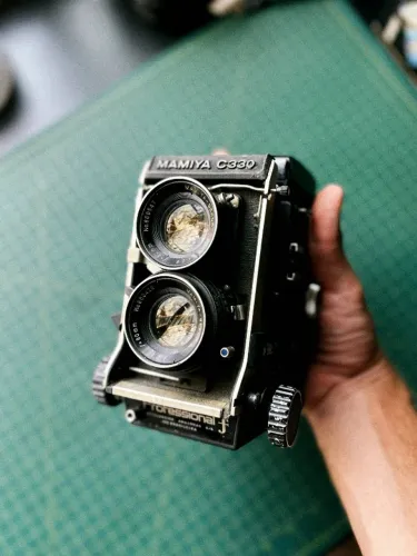 Mamiya C330 + lente Mamiya-Sekor 80mm f/2.8 - Médio Formato 6x6