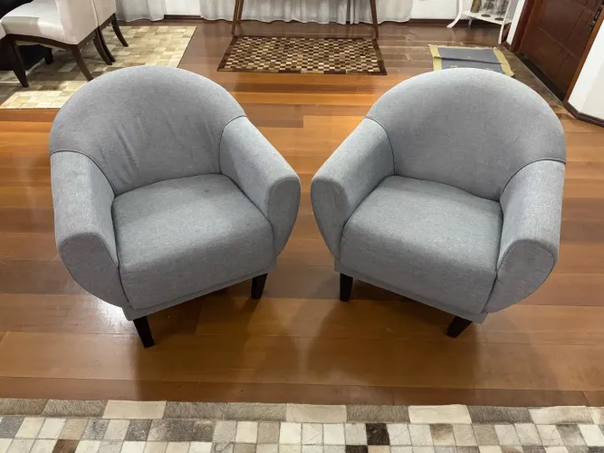 Par de Poltronas Cinza - Modernas e Confortáveis