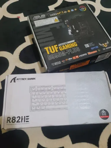 Placa mãe Asus e teclado gamer