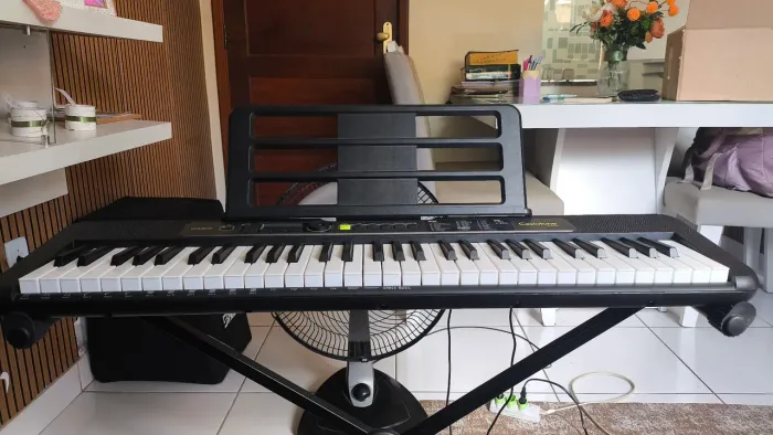 Vendo teclado cassio LK-S 250