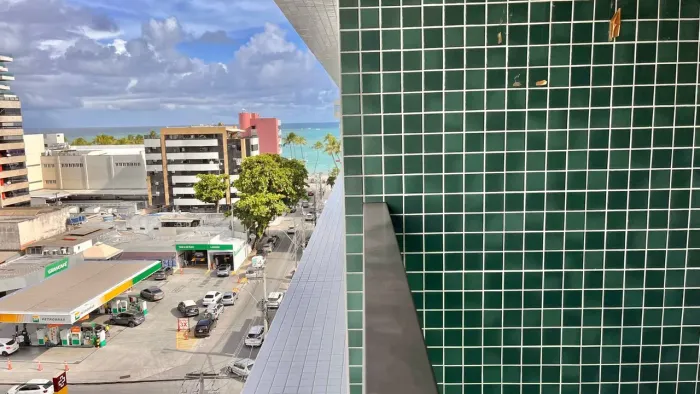Quarto e Sala na Ponta Verde a 200m da Praia e da Cadeira Gigante