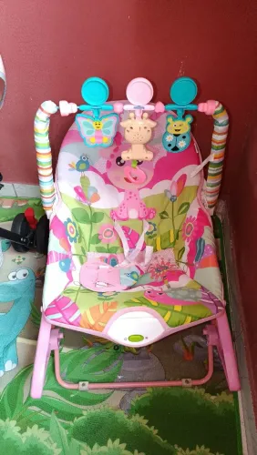 Cadeirinha vibratória de bebê a pilha