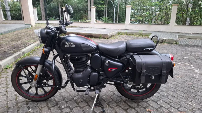 Royal Enfield Classic Dark ano 2023