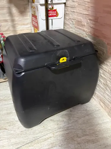 Baú Icbras 100L preto. Sem suporte, apenas o baú
