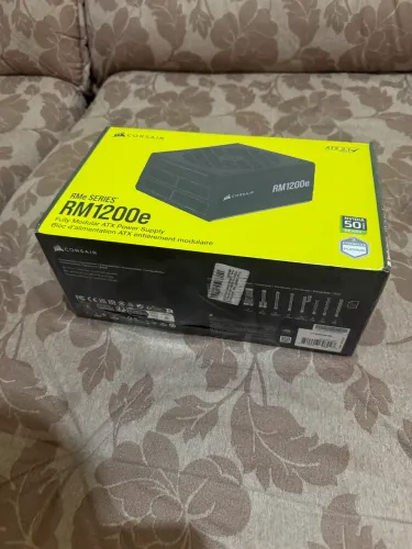 Fonte CORSAIR RMe Series RM1200e, 1200W, Full Modular, 80PLUS Gold, ATX, Preto 