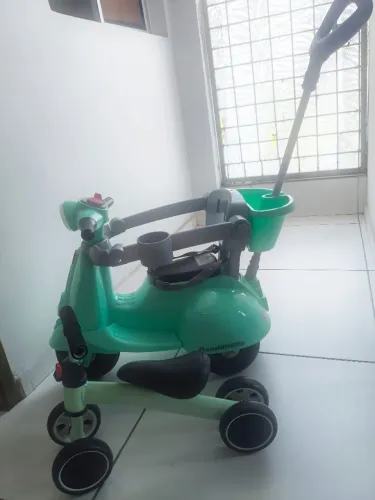 Triciclo infantil e bicicleta de equilíbrio infantil
