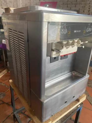Máquina de sorvete Taylor 161