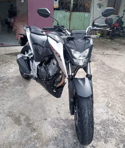 Vendo CB Twister 300F 2025/2026 ( moto nova de verdade! ))