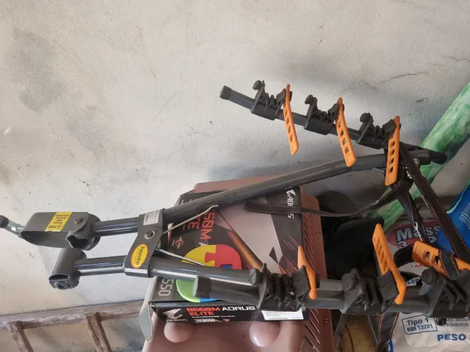 Suporte para bike em carro