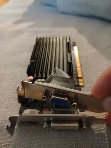 Placa de vídeo DDR3 1GB