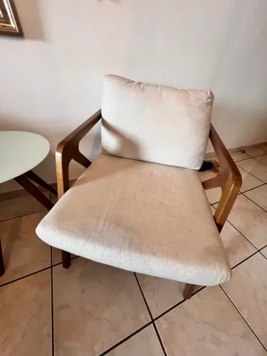 Conjunto de poltronas em madeira 