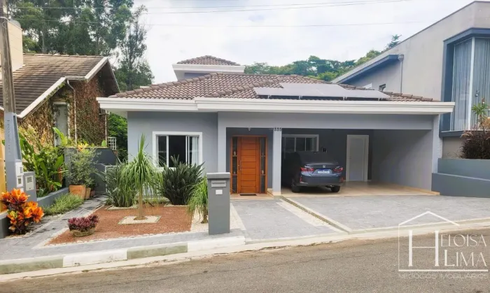Casa a venda no Condomínio Recanto dos Paturis em Vinhedo - SP