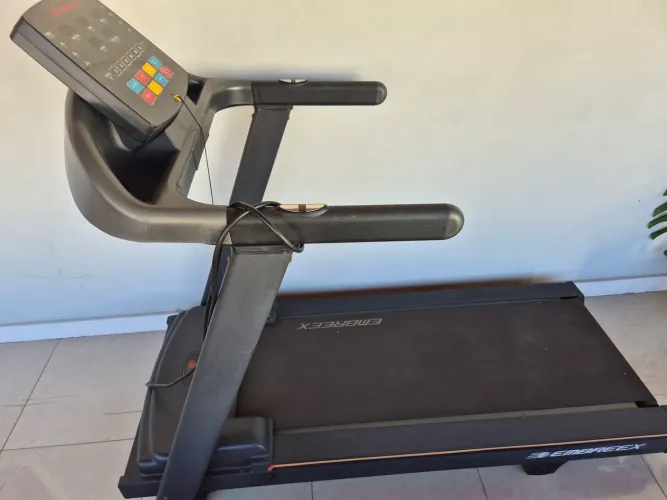Esteira profissional Embreex 568 BXi