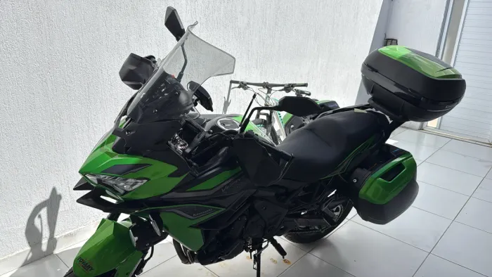 Versys 650 tourer bem conservada