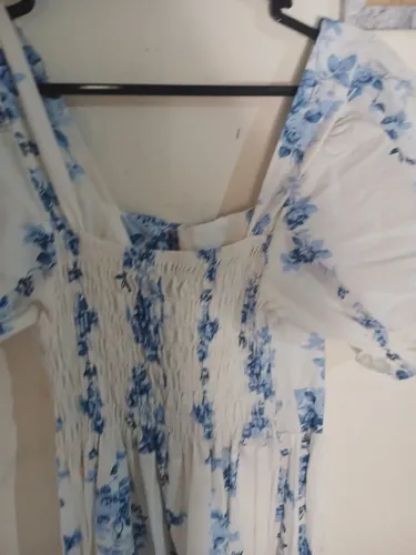 Vestidos em excelente qualidade usados apenas 1 vez veste 40 42. Valor de cada. 