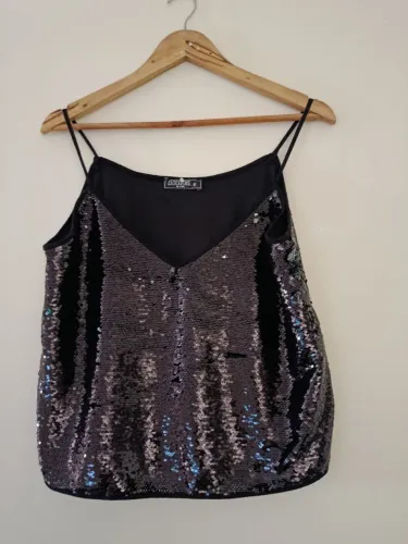 Blusa preta de paetês. Linda! De qualidade. Tamanho 42