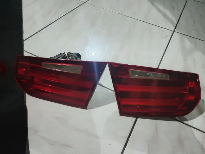 Par de Lanterna Traseira BMW 320i Originais