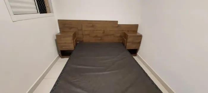Cabeceira de casal com tamanho ajustável