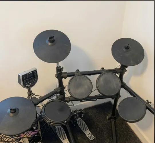 Bateria eletrônica musical Alesis dm6, leia a descrição.