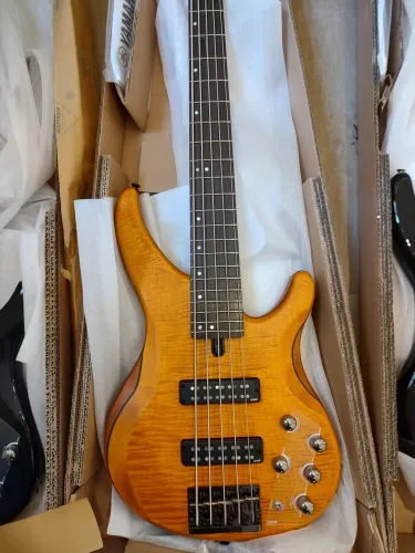 Contrabaixo Yamaha TRBX 605 FM