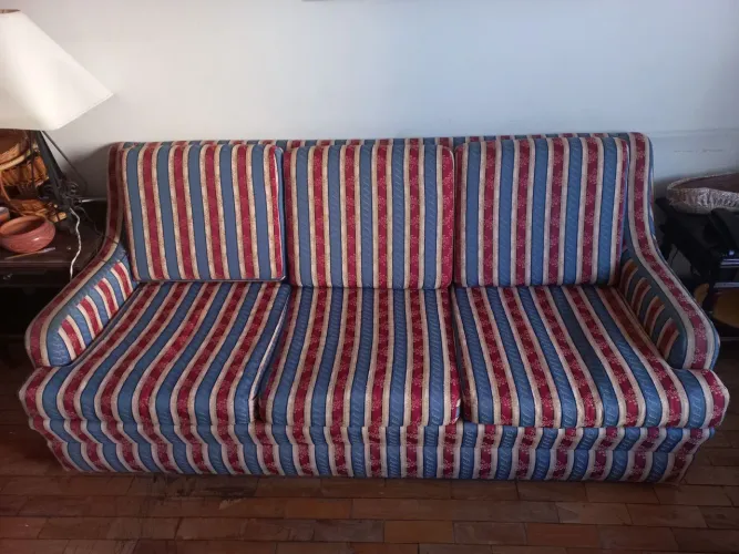 Sofa de três lugares