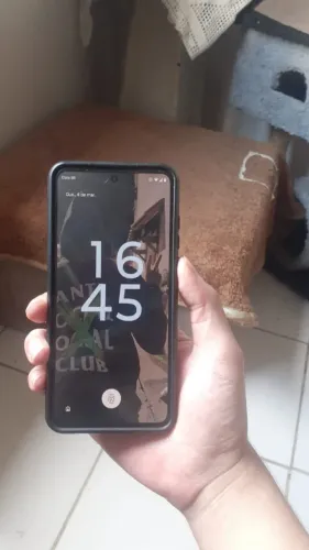 Vendo motog84. 8 de ram 256 memória. Processador snap dragon! 5g. Celular top sem marcas !