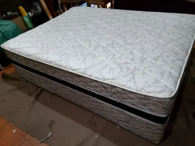 Vende cama box casal de molas ensacadas 