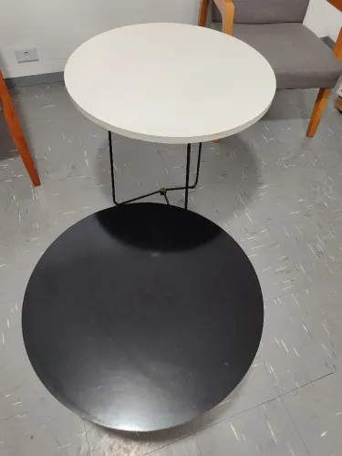 MESA DE CENTRO OU LATERAL PRETA E BRANCA REDONDA