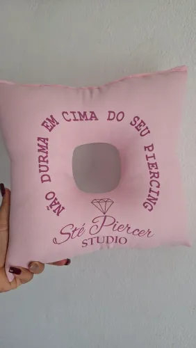 Almofada travesseiro com espaço central p12
