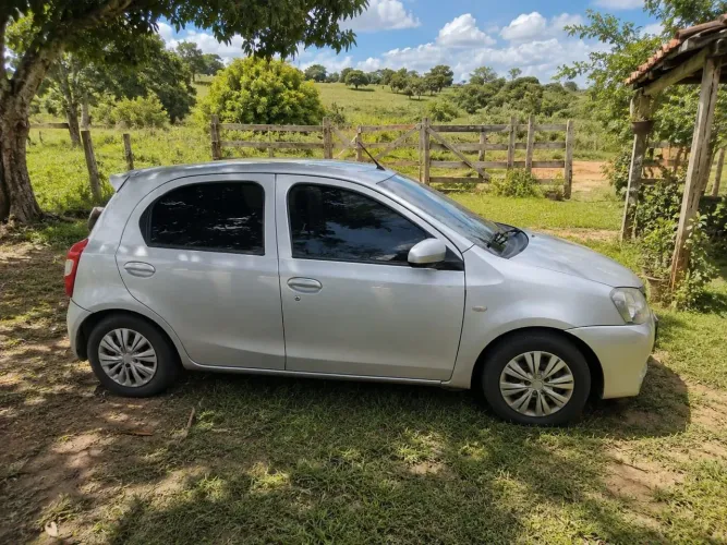 Toyota X 1.3 Flex 16v 5p Mec.