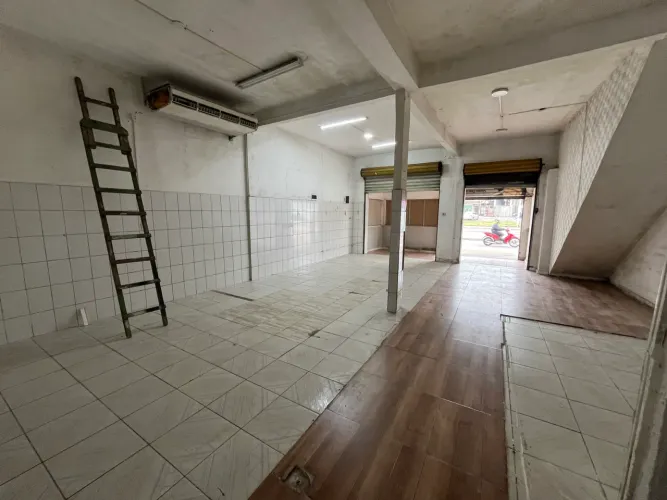 Loja comercial na avenida Quarenténario