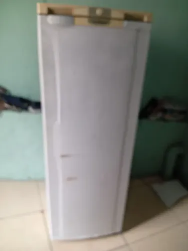 VENDO.UMA GELADEIRA TODA BOA
