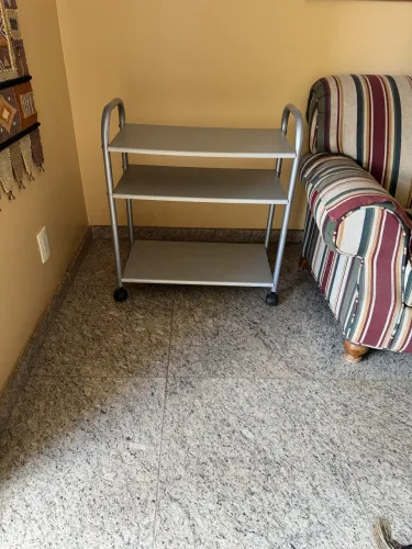 Mesa com rodinhas para computador 