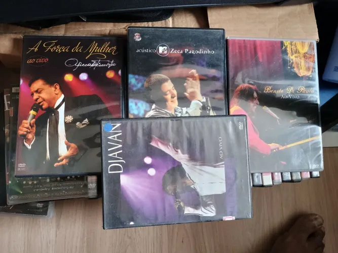 Lote com DVD musical 