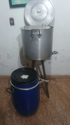 Panelão cervejeira aluminio 50 litros , fundo falso e fermentador bombona 60 litros compl