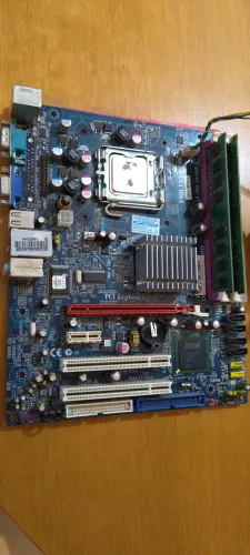Placa mãe com processador Core2Quad Q8400 e 4G RAMB