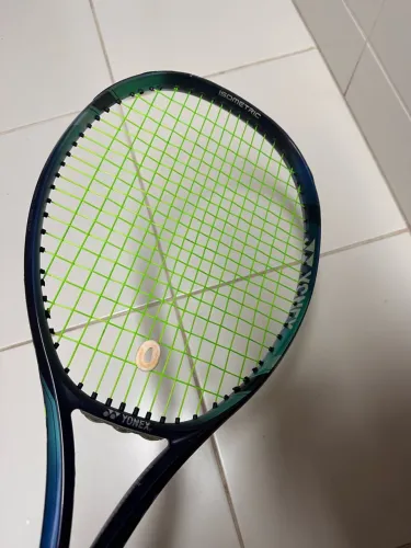 Raquete Yonex Ezone 300 gramas