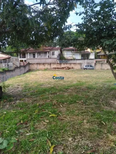 OPORTUNIDADE DE TER SUA CHÁCARA DENTRO DO CENTRO URBANO! TERRENO COM 1600m COM ÁGUA NOS FU